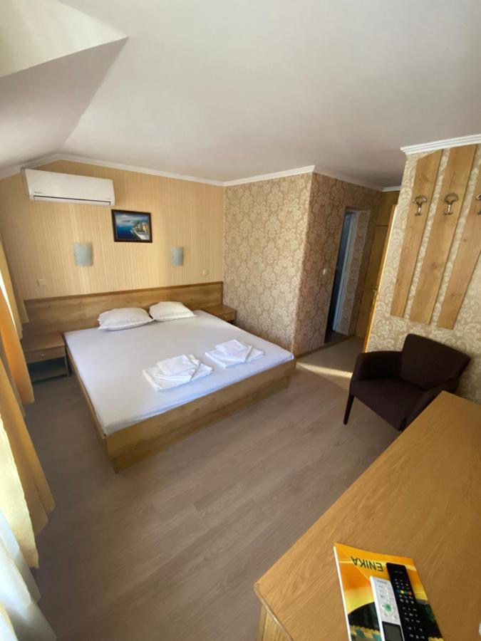 Еника Hotel Varna Exterior photo